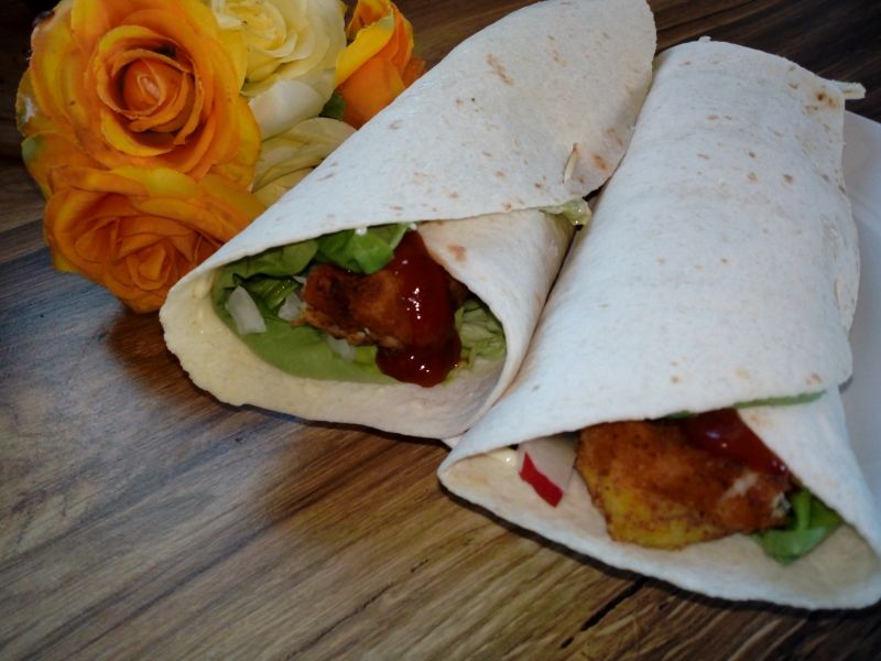 Tortille z dorszem i warzywami