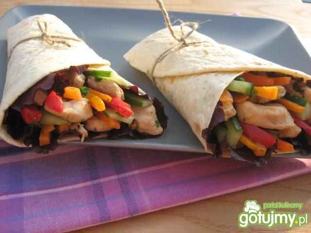 Tortille z kurczakiem i warzywami