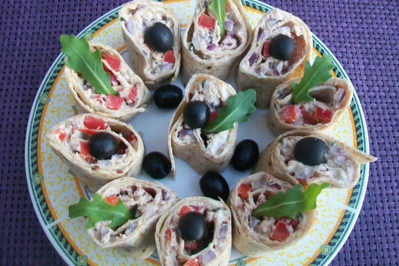 Tortille z pastą z tuńczyka