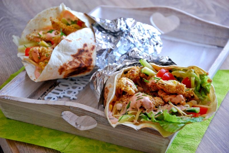 Tortille z sezamowym kurczakiem