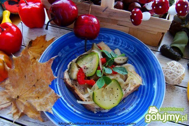 Tost z jesiennymi warzywami  Tost z jesiennymi warzywami