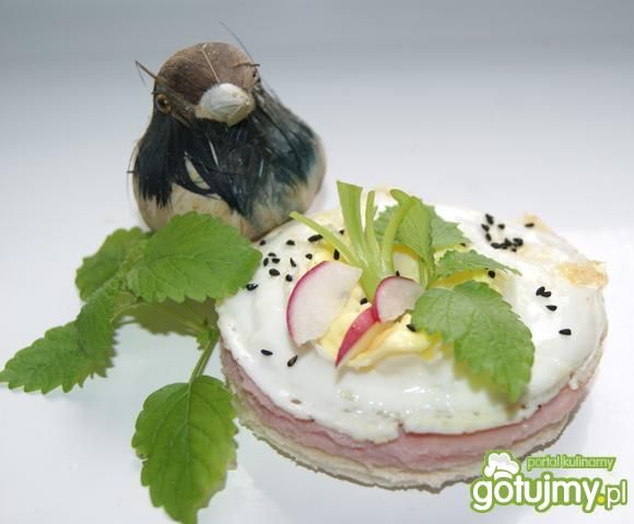 Tost z szynką i jajkiem  Tost z szynką i jajkiem