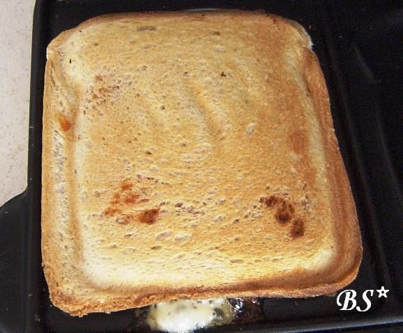 Tost z szynką i pomidorem