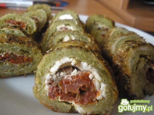 Tostowe zawijaski z serem i pomidorami Tostowe zawijaski z serem i pomidorami