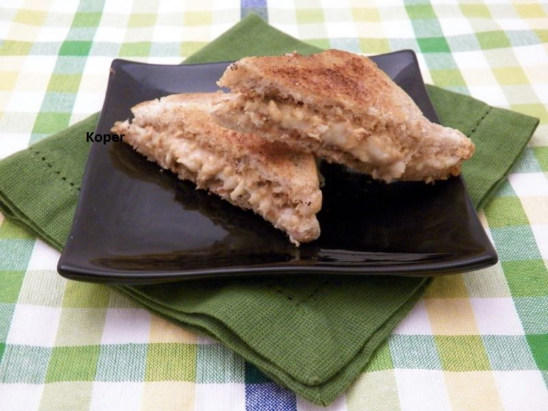 Tosty bananem i masłem orzechowym