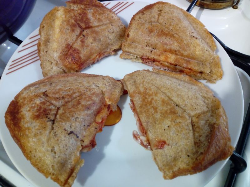 Tosty na ciemnym chlebie