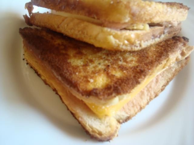 Tosty na ciepło z pasztetem