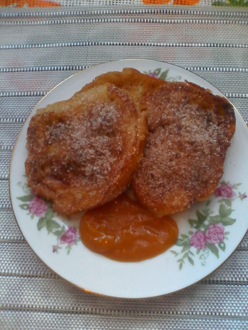 Tosty z bułki z dżemem Tosty z bułki z dżemem