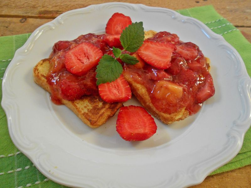 Tosty z frużeliną truskawkowo-platanową