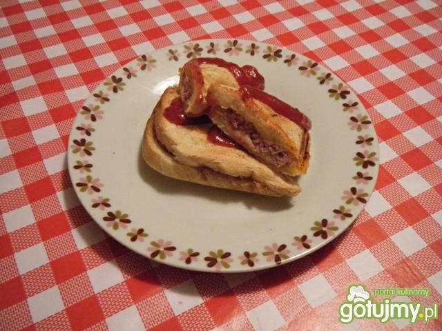 Tosty z kiełbasą  Tosty z kiełbasą