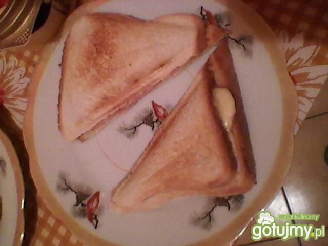 tosty z kiełbaską tosty z kiełbaską