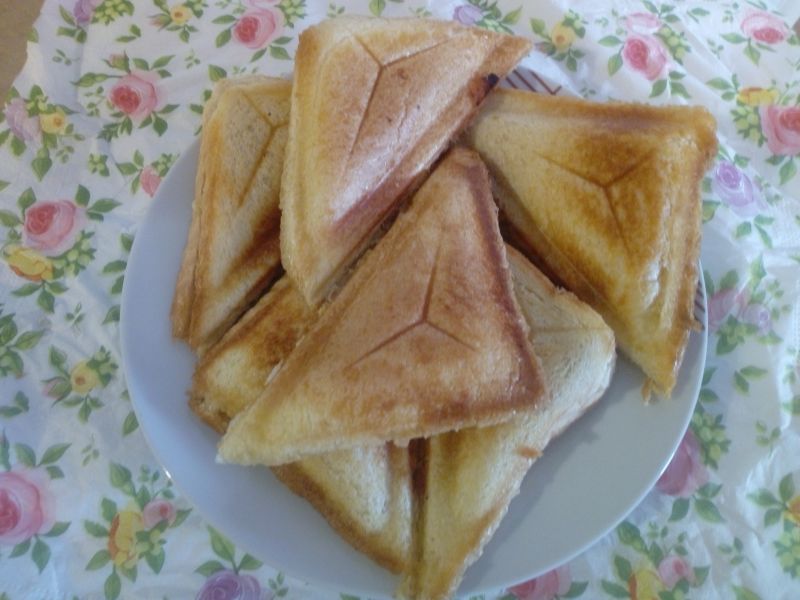 Tosty z mięsnym farszem Tosty z mięsnym farszem