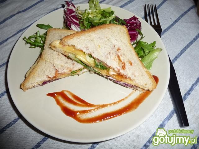 Tosty z parmezanem i sałatą Tosty z parmezanem i sałatą