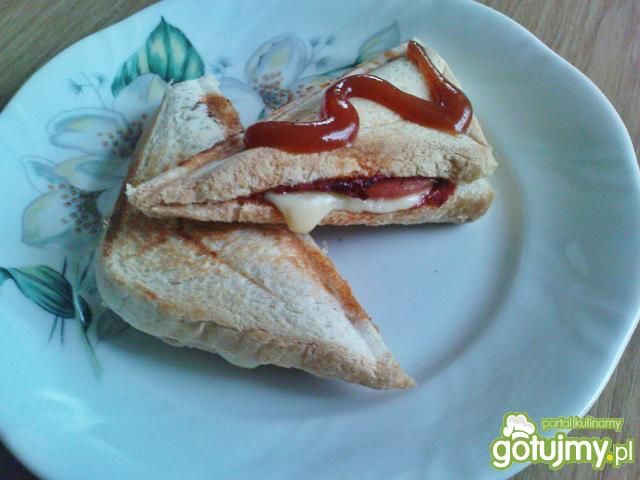 Tosty z salami z pieprzem 