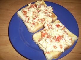 Tosty z serkiem i papryką