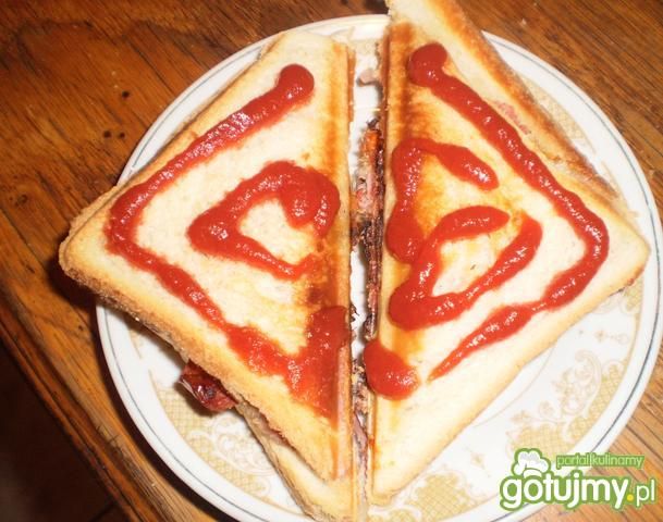 Tosty z suszonymi pomidorami i grzybkami Tosty z suszonymi pomidorami i grzybkami