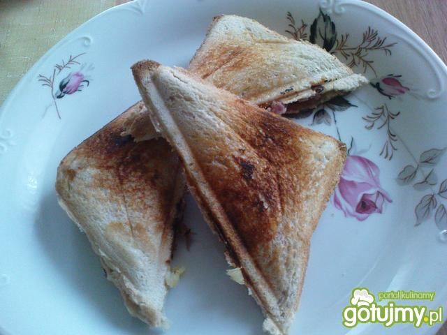 Tosty z szynką i ananasem 