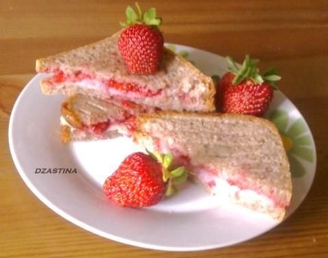 Tosty z truskawkami  ....