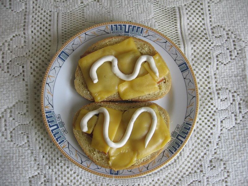 Tosty ze smażonym boczkiem Tosty ze smażonym boczkiem