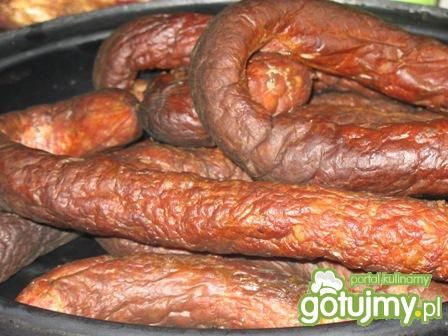 Tradycyjna prawdziwa kiełbasa domowa