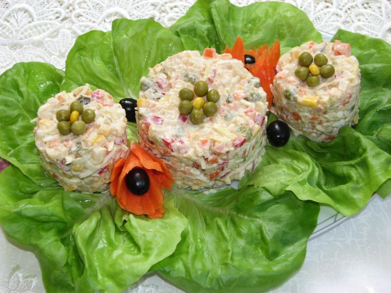 Tradycyjna sałatka jarzynowa