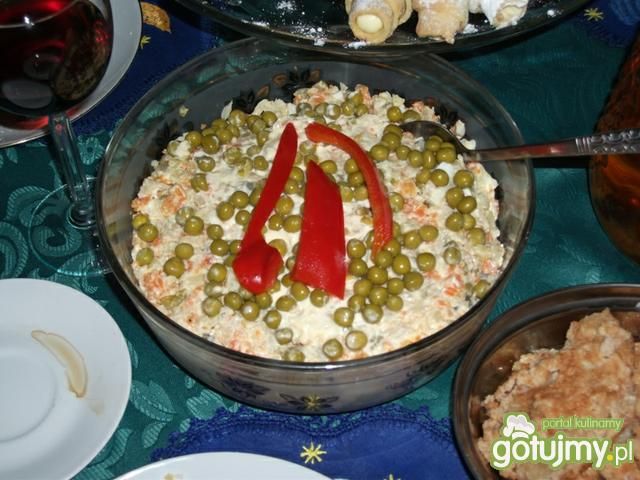 Tradycyjna sałatka jarzynowa Tradycyjna sałatka jarzynowa