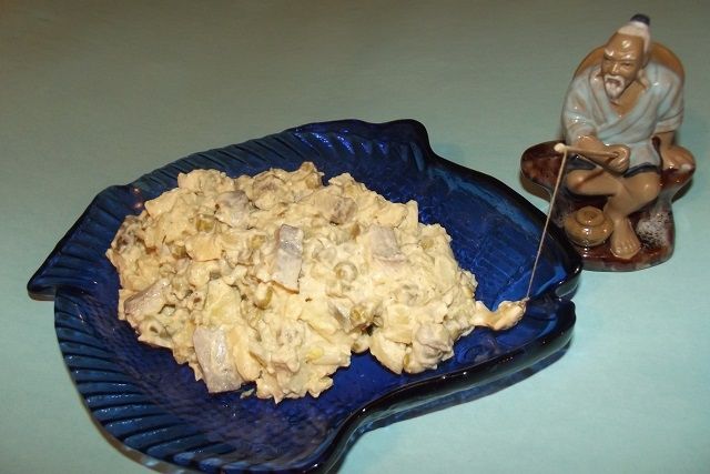 Tradycyjna sałatka śledziowa