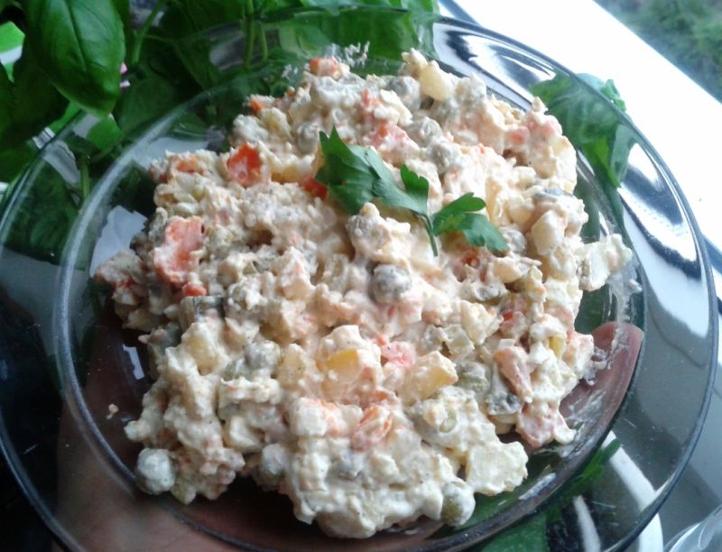 Tradycyjna sałatka warzywna Tradycyjna sałatka warzywna