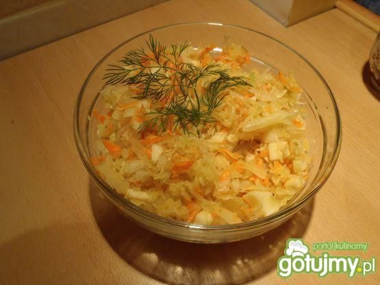 Tradycyjna surówka z kiszonej kapusty Tradycyjna surówka z kiszonej kapusty