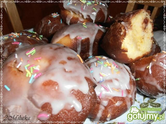 Tradycyjne domowe pączki Tradycyjne domowe pączki