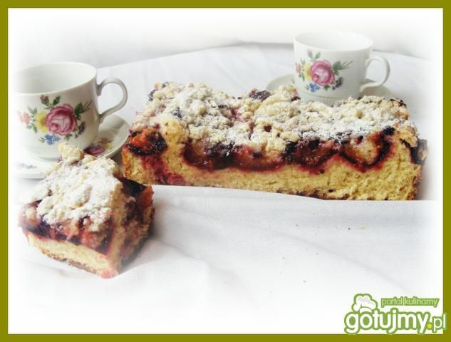 Tradycyjne drożdżowe ze śliwkami