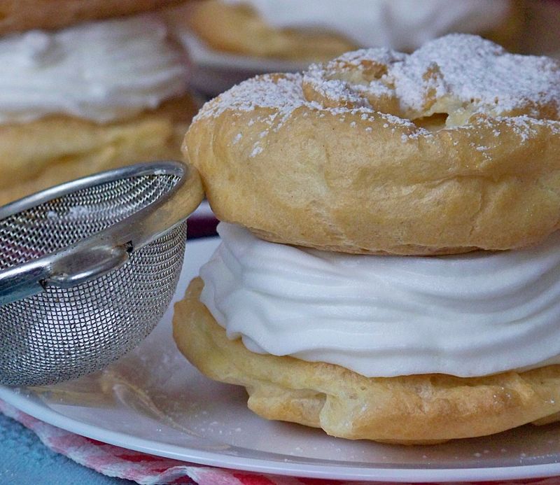 Tradycyjne ptysie z bitą śmietaną