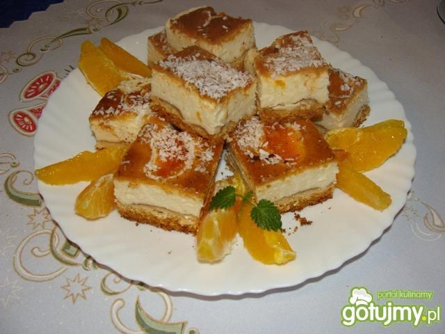 Tradycyjny sernik z dodatkiem mandarynek