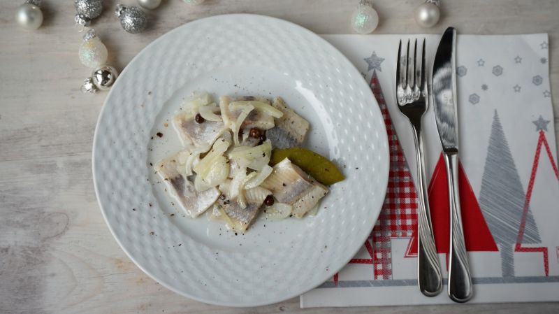 Tradycyjny śledzik z cebulką Tradycyjny śledzik z cebulką