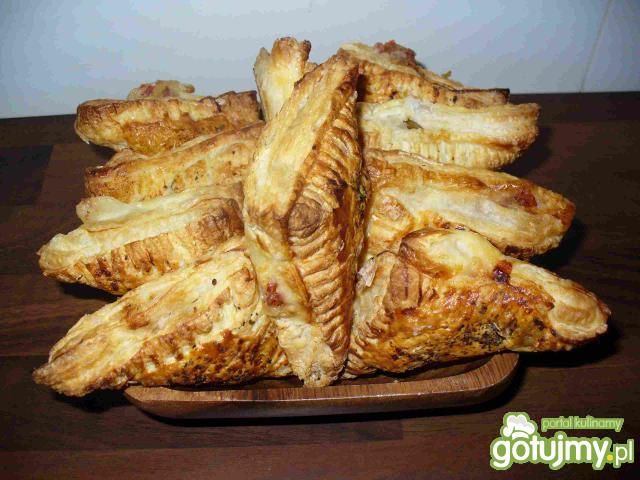 Trójkąty francuskie z suszonymi pomidora Trójkąty francuskie z suszonymi pomidora