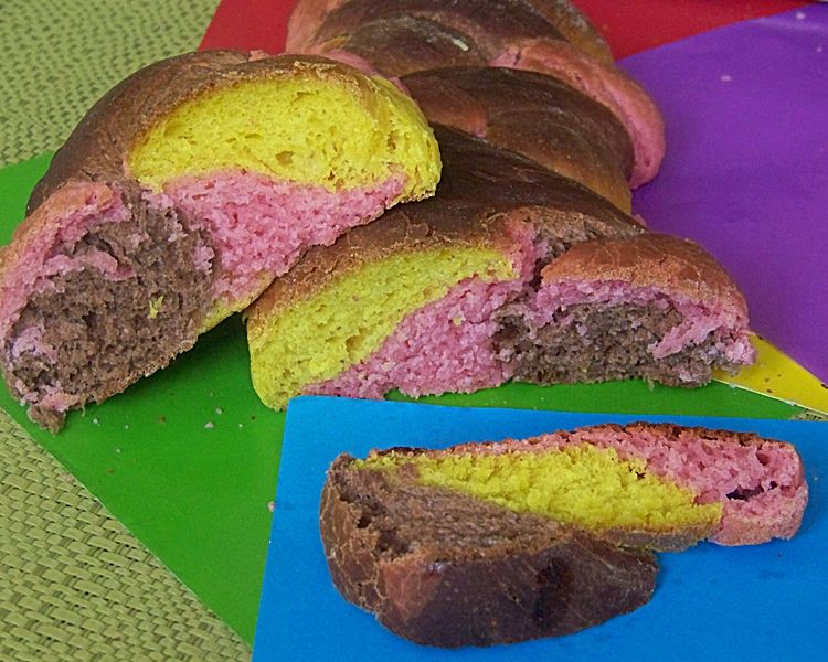 Trójkolorowa chałka Trójkolorowa chałka