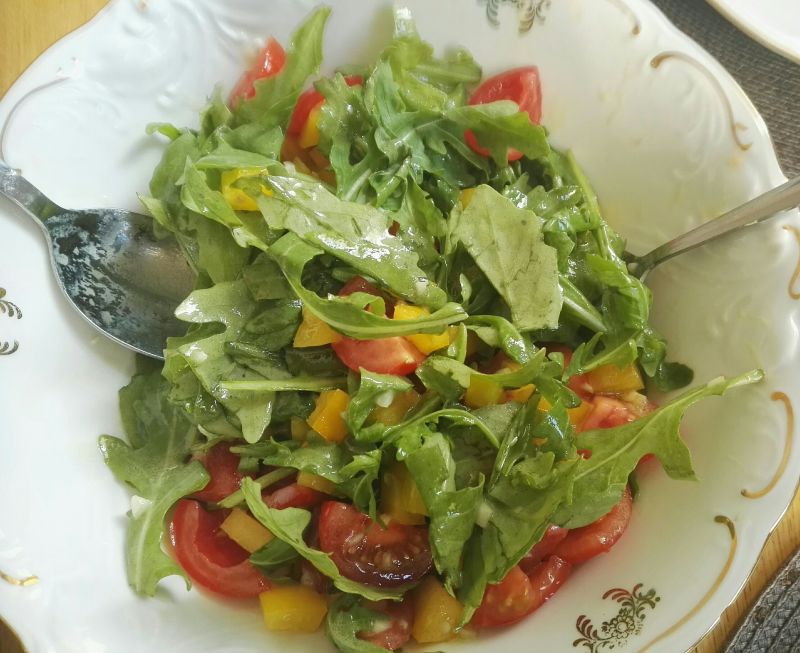 Trójkolorowa sałatka