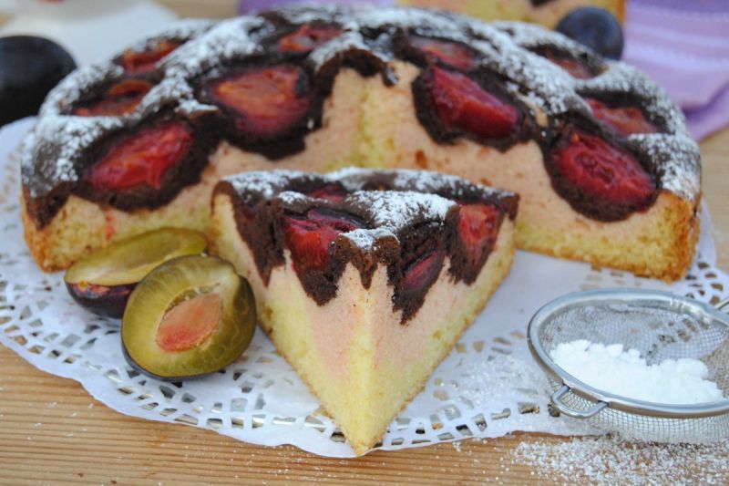 Trójkolorowe ciasto ze śliwkami Trójkolorowe ciasto ze śliwkami