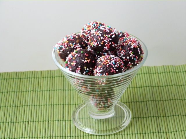 Trufelki z migdałami w kolorowej posypce