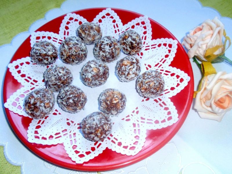 Trufelki z płatków owsianych z kokosem Trufelki z płatków owsianych z kokosem