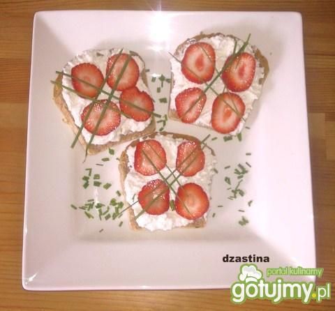 Truskaweczki na serowej pierzynce Truskaweczki na serowej pierzynce
