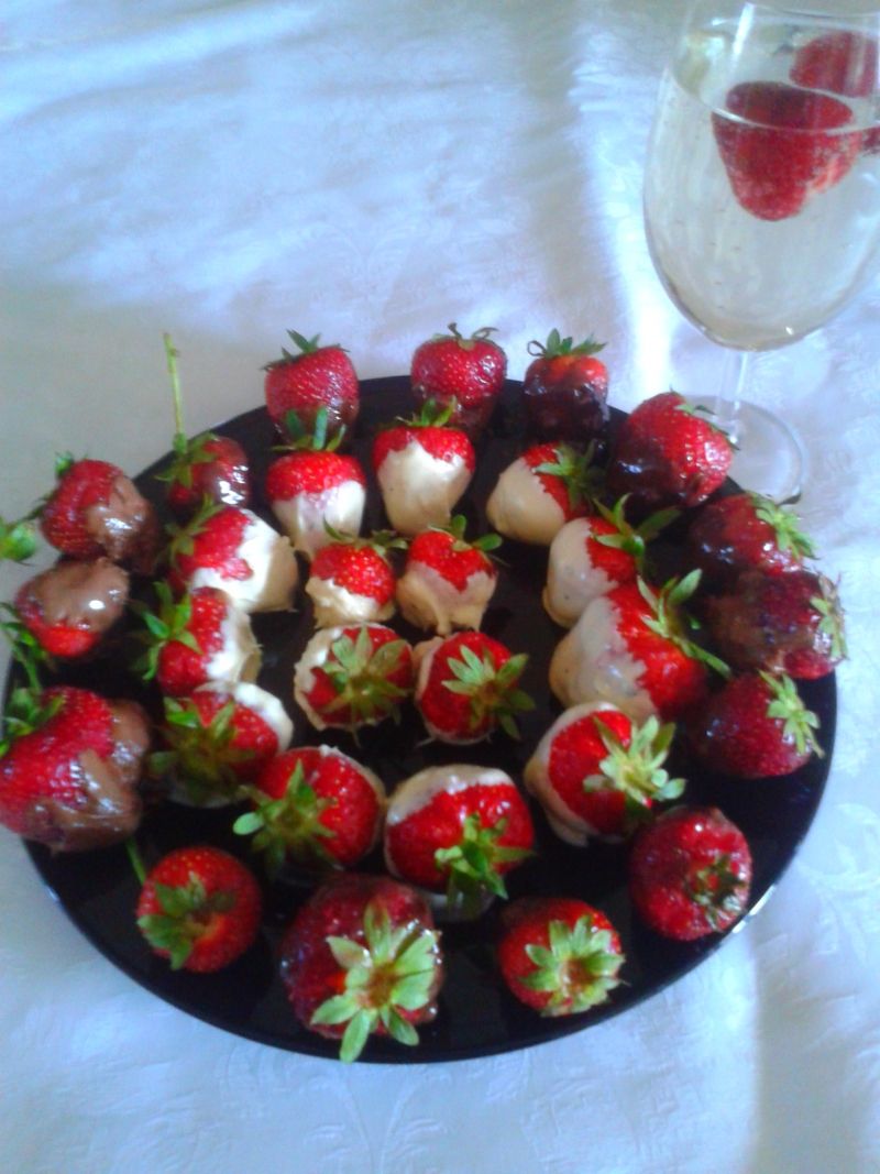 Truskawki muśnięte czekoladą