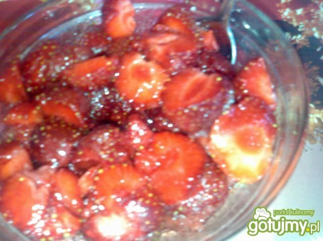 Truskawki w śmietanie Truskawki w śmietanie