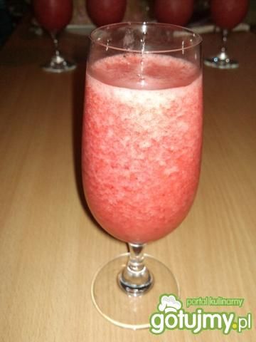 Truskawki w szampanie skąpane Truskawki w szampanie skąpane