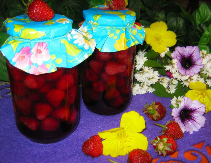 Truskawki we własnym soczku Truskawki we własnym soczku