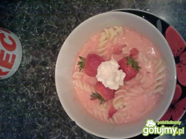 truskawki z makaronem;)