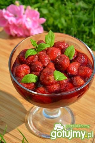 Truskawki z pieprzem, octem balsamicznym Truskawki z pieprzem, octem balsamicznym