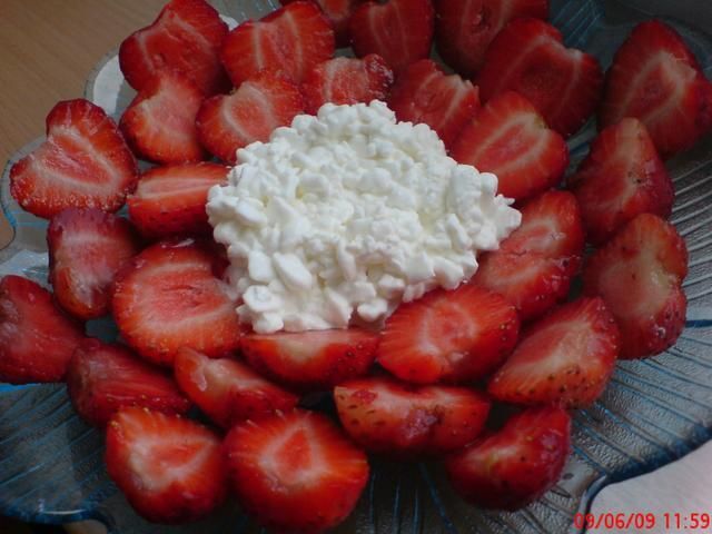 Truskawki z serkiem na słodko