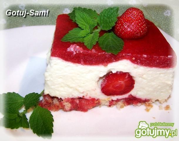 Truskawkowa pianka na biszkoptach