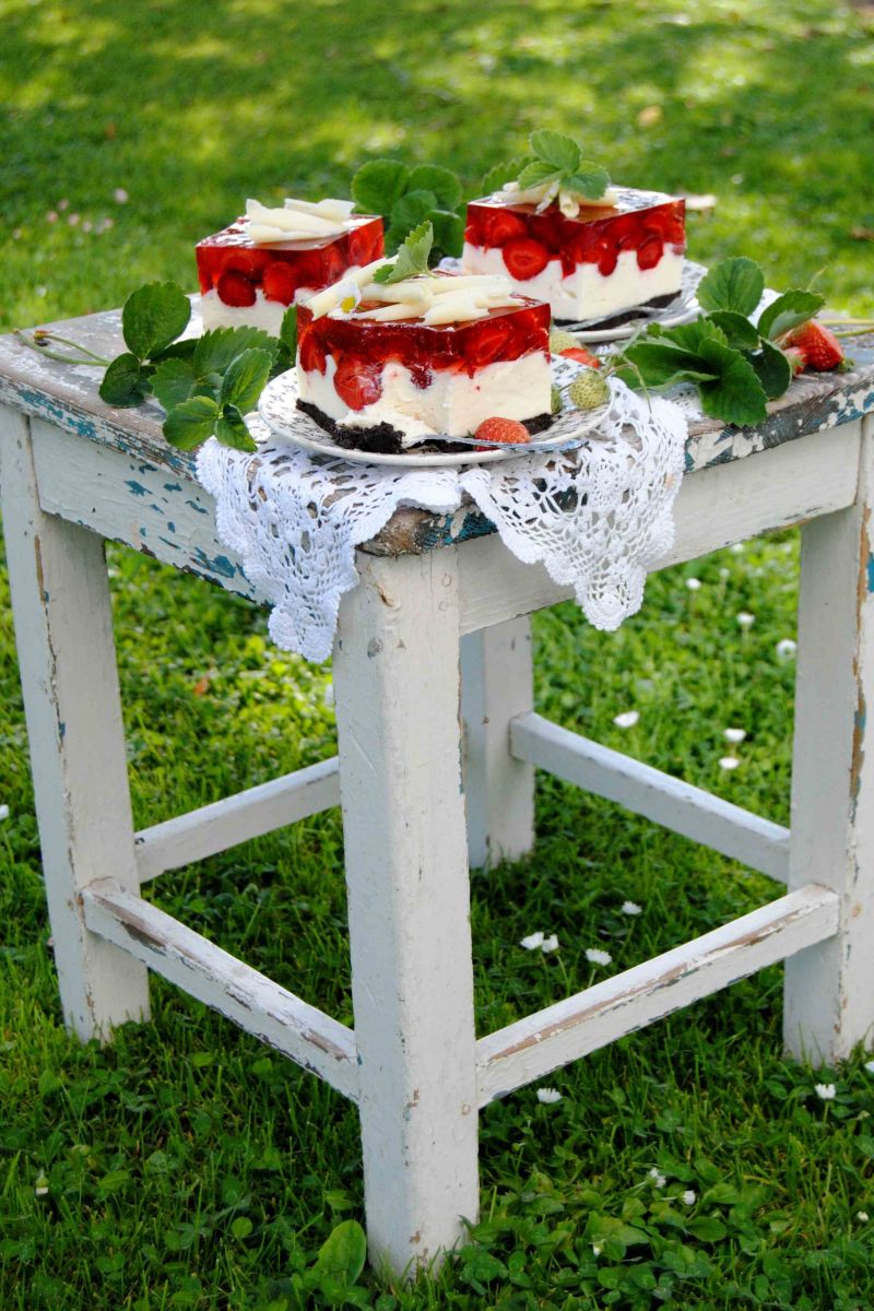 Truskawkowe ciasto oreo z białą czekoladą Truskawkowe ciasto oreo z białą czekoladą